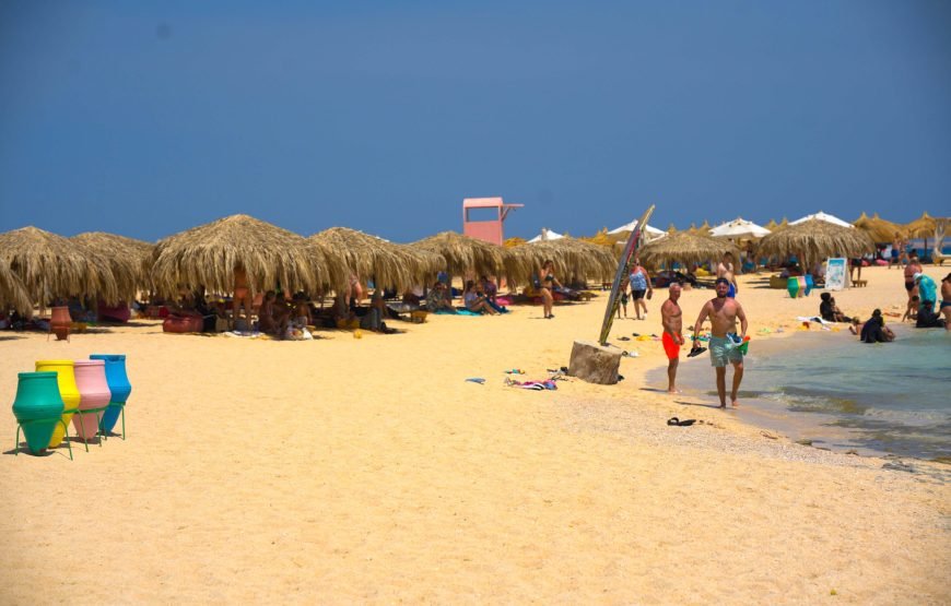 Hurghada: Hula Hula Boat Trip with Snorkeling and lunch