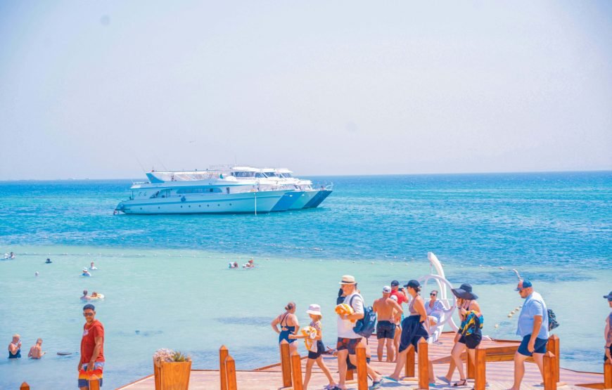Hurghada Luxury Trip Two Islands, Lunch on the island, Snorkeling