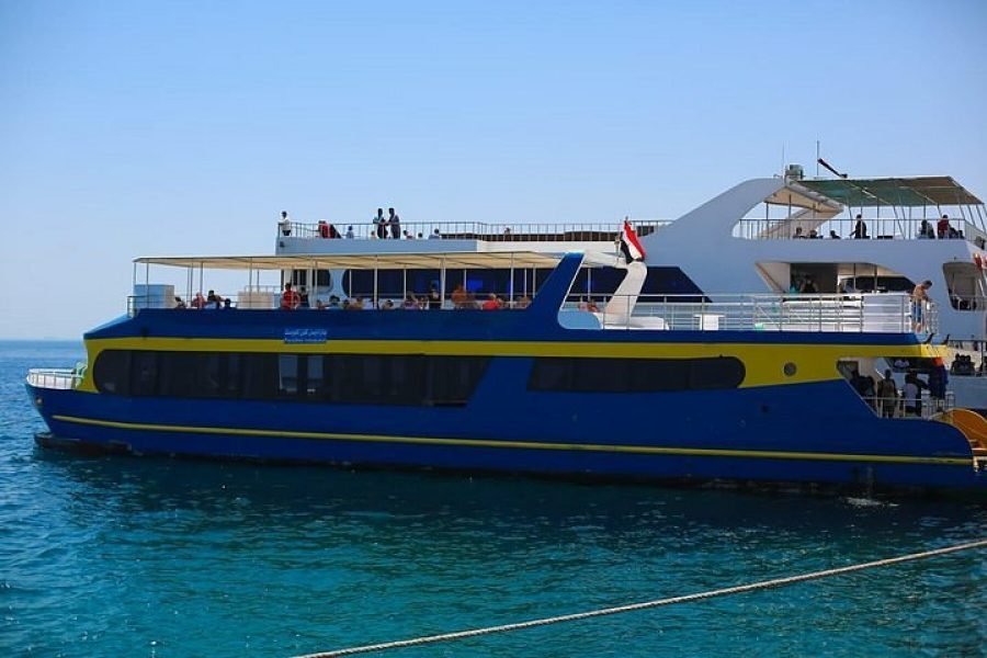Hurghada: Paradise Queenquest Semi Submarine & Snorkeling